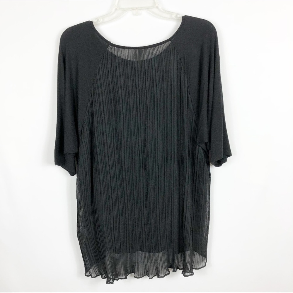 Madison Short Sleeve Accordion Pleated Back Top Black Size Medium - Picture 4 of 6